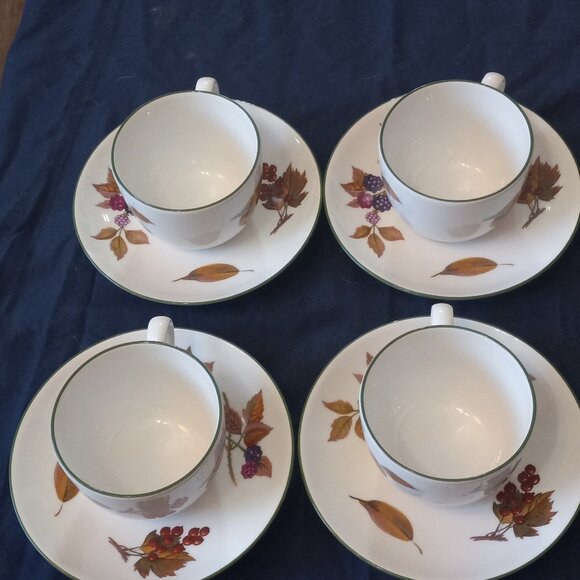 Royal Worcester Evesham Vale Cup &Saucer Set of Four...... - Picture 11 of 11